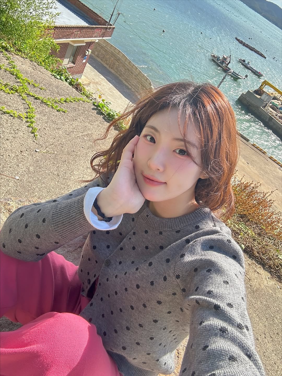 Photo by 채효령 on October 28, 2025. May be an image of lake and text.