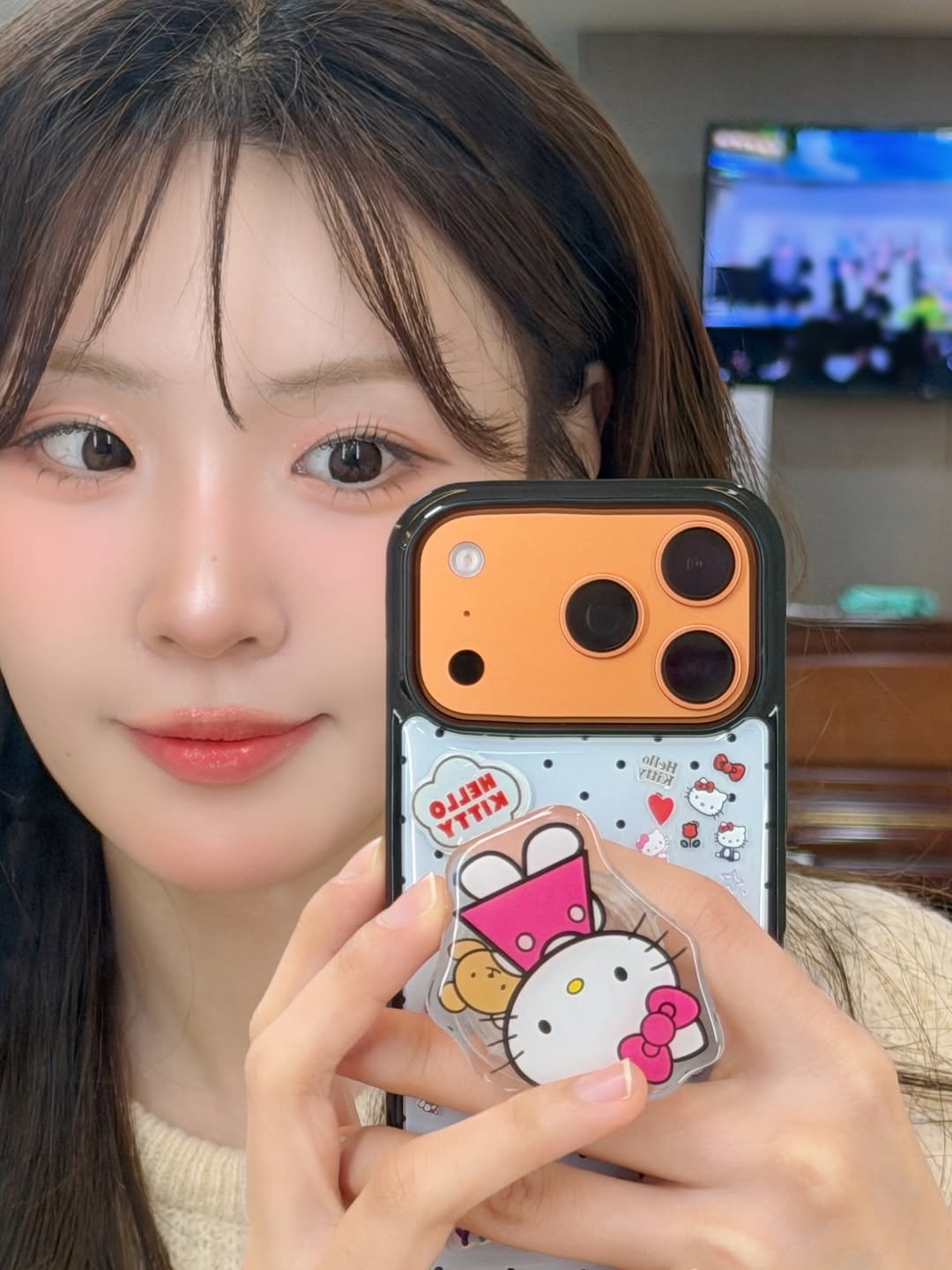 Photo by 채효령 on March 05, 2026. May be a selfie of one or more people, hair, phone and text.