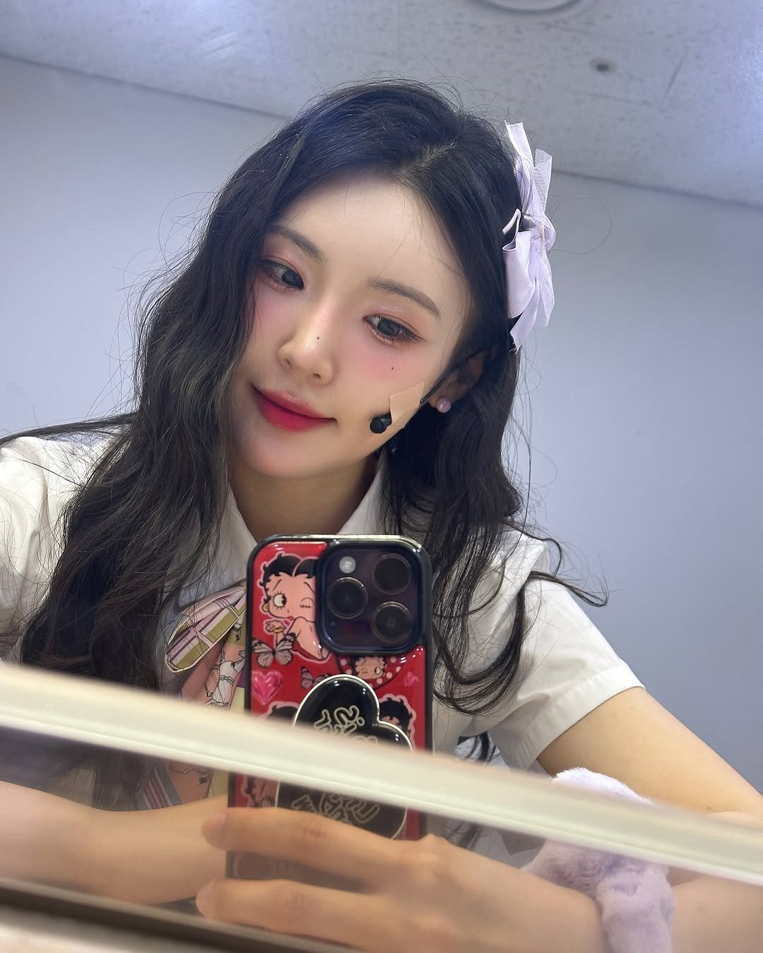 Photo shared by 채효령 on April 12, 2025 tagging @seyoung_1408. May be an image of one or more people, hair and mirror.