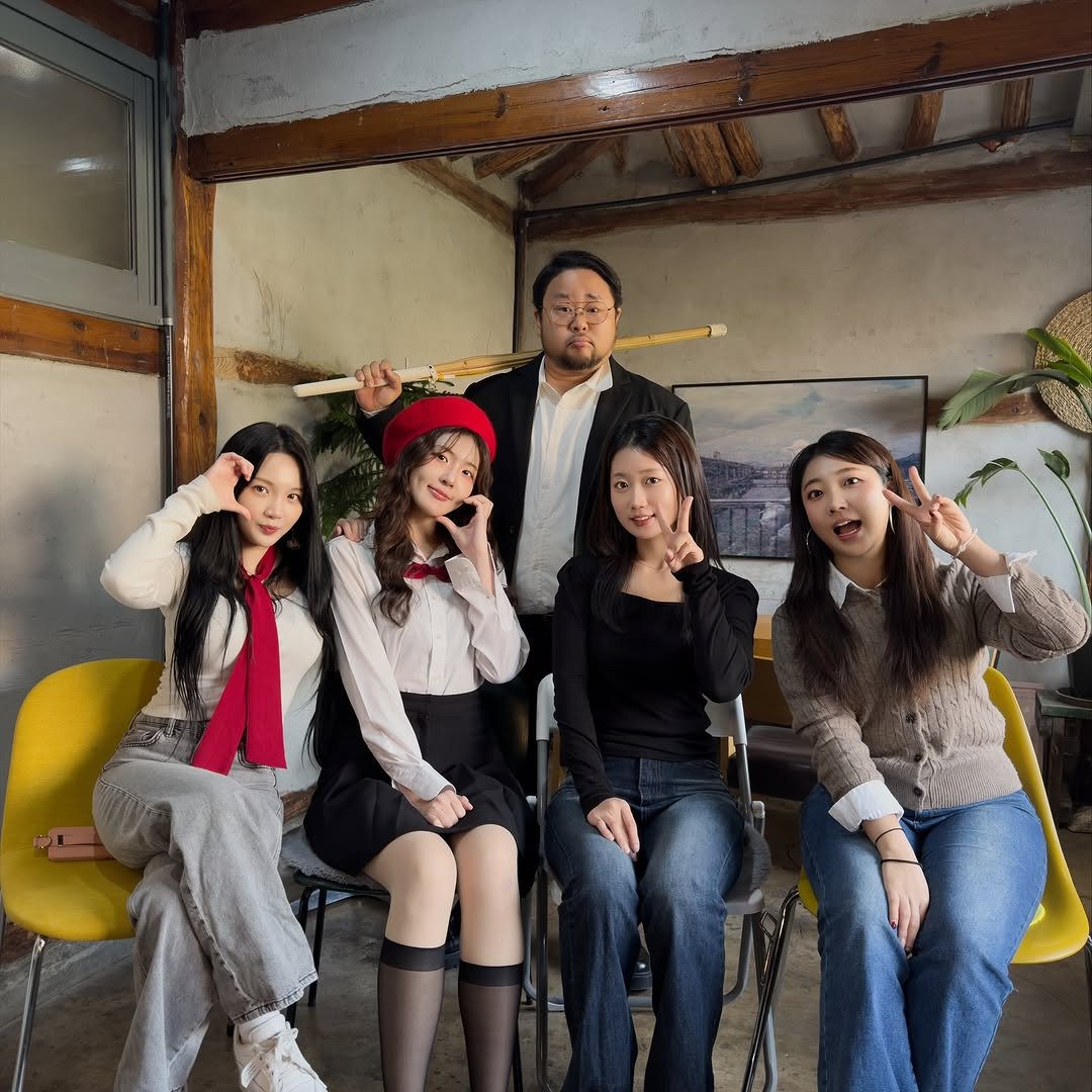 Photo shared by 채효령 on November 16, 2025 tagging @seulgoooooo, @sunyang0ju, @myyouface, and @g_yeong_2_.