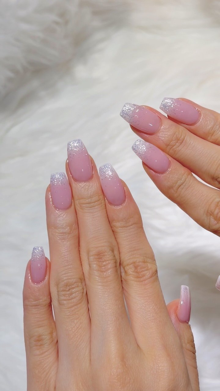 yoah_nail 게시물 이미지: 💕
저의 최애 수진님의 
이번엔 깔꼼반짝 핑크투톤...