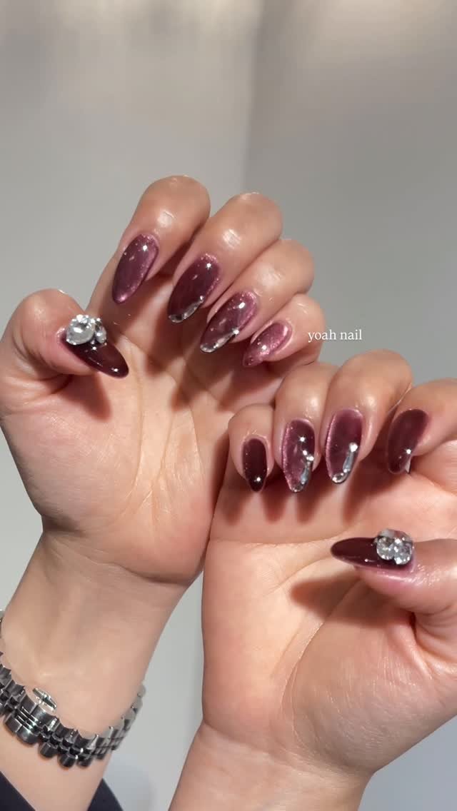 yoah_nail 게시물 이미지: *𖢔𐂂꙳
연말 겨울네일로 버건디 자석도너무예쁘죠?!🍷
몇년째 예쁜손톱 저에게 믿고...