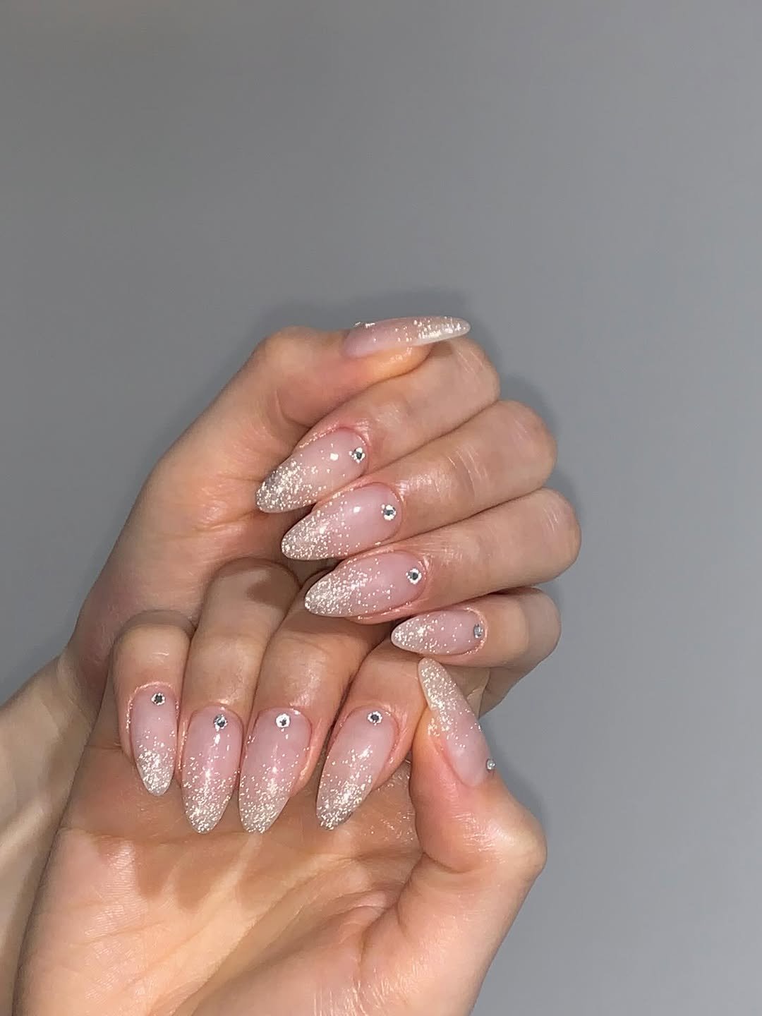 Photo by 청량리 요아네일 in 동대문구 전농동. May be an image of one or more people, fingernails and text.