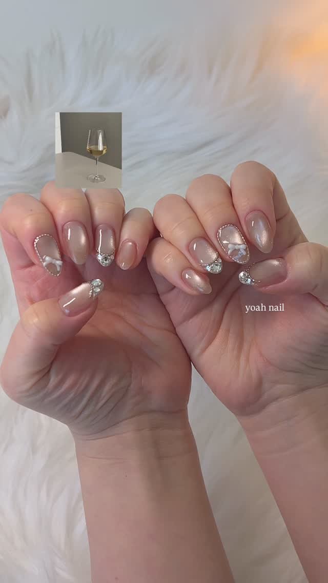 yoah_nail 게시물 이미지: 🥂
2월 아트✨
손에 올리면 예쁨 5만배😚

.

.

.
#동대문네일#청량리네일#웨딩네일