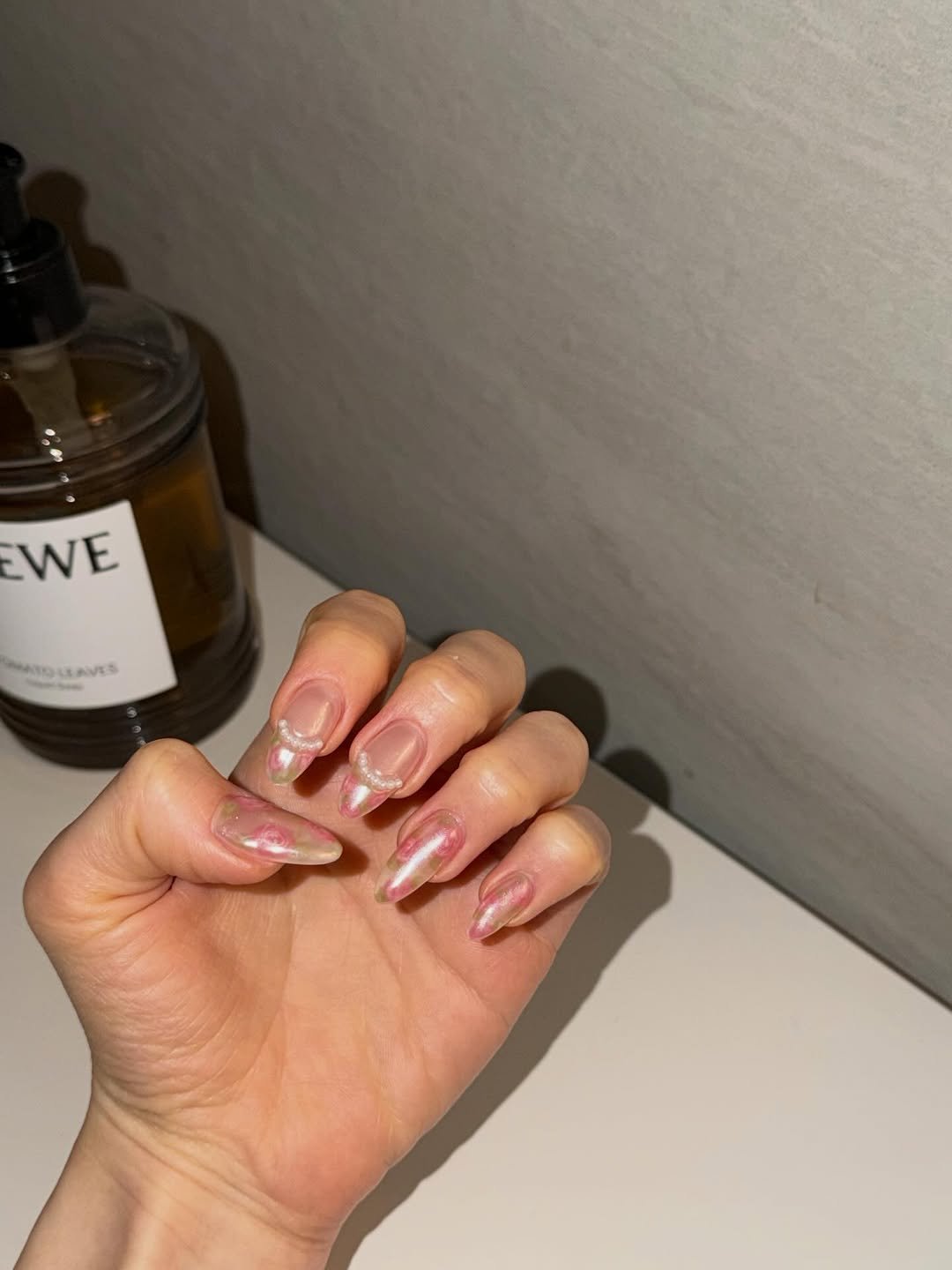 Photo by 청량리 요아네일 on April 13, 2026. May be an image of one or more people, fingernails and text.