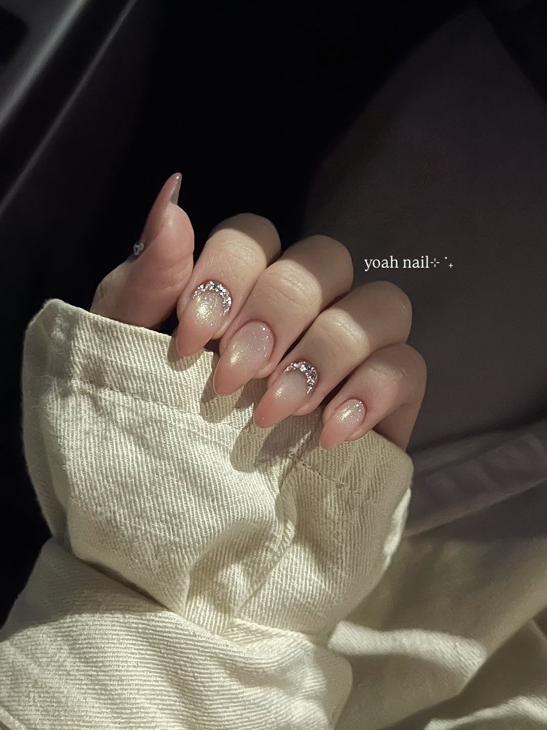 Photo by 청량리 요아네일 on November 04, 2025. May be an image of one or more people, fingernails and text.