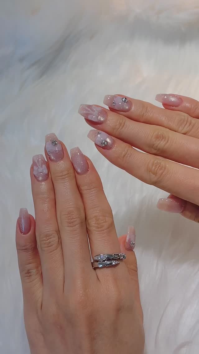 yoah_nail 게시물 이미지: 💖
핑크 잘 어울리시는 걸 거부(?)하시는 수진님😆ㅋㅋㅋㅎㅎ
별 뿌린것 같은 예쁜...