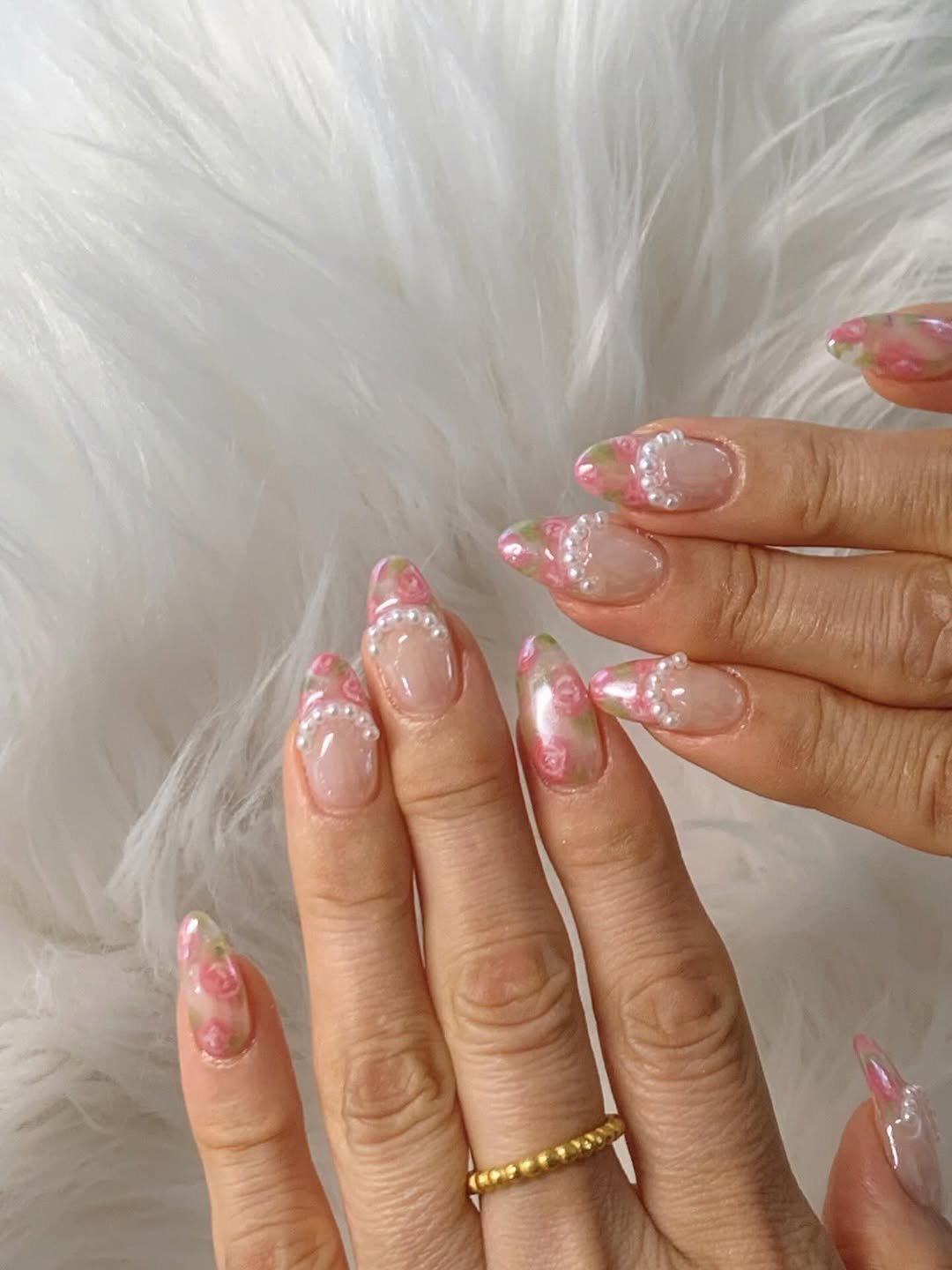 Photo by 청량리 요아네일 in 동대문구 전농동. May be an image of one or more people, fingernails and text.