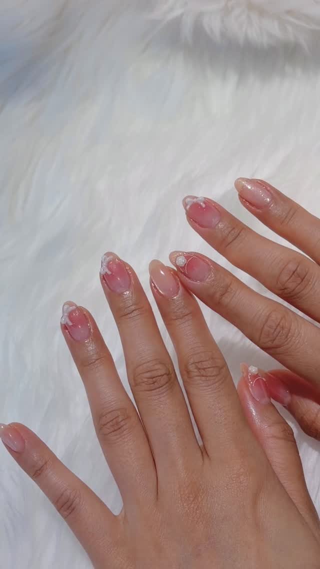 yoah_nail 게시물 이미지: ❤️
촉촉 치크에 러블리포인트💕
봄여행네일 받고 가신...