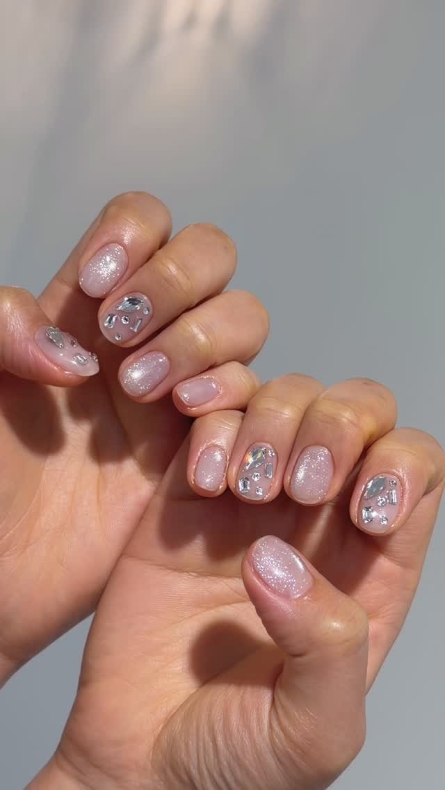 yoah_nail 게시물 이미지: 🤍
경서찌의 예쁜손톱에 맑은 실버네일 찰떡..✨
6월아트♬ ‧₊˚ ｡...