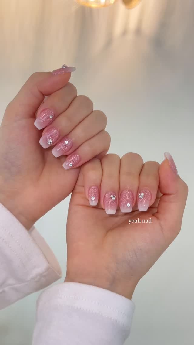 yoah_nail 게시물 이미지: 💖
요아넬 디자인중 일년내내 제일 인기많아요🫶🏻
여정님은 벌써...