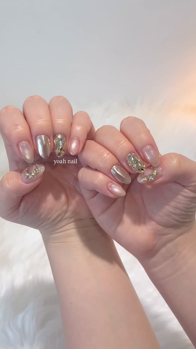 yoah_nail 게시물 이미지: 💛🏆
연말네일로 화려한 네일은 골드넬꙳₊⁺⋆🪄

.

.

.
#동대문네일#청량리네일#웨딩네일