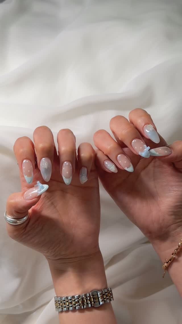 yoah_nail 게시물 이미지: 🩵
연아님의 예쁜손톱에
소다블루맛 6월아트☁️...