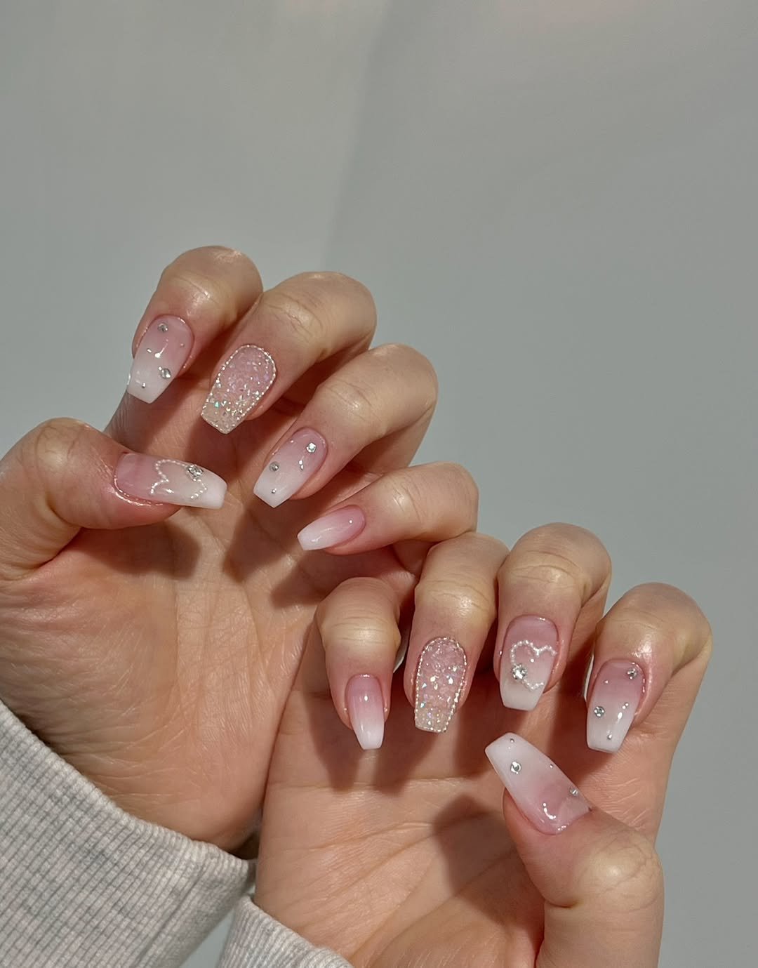 Photo by 청량리 요아네일 in 동대문구 전농동. May be an image of one or more people, fingernails and text.