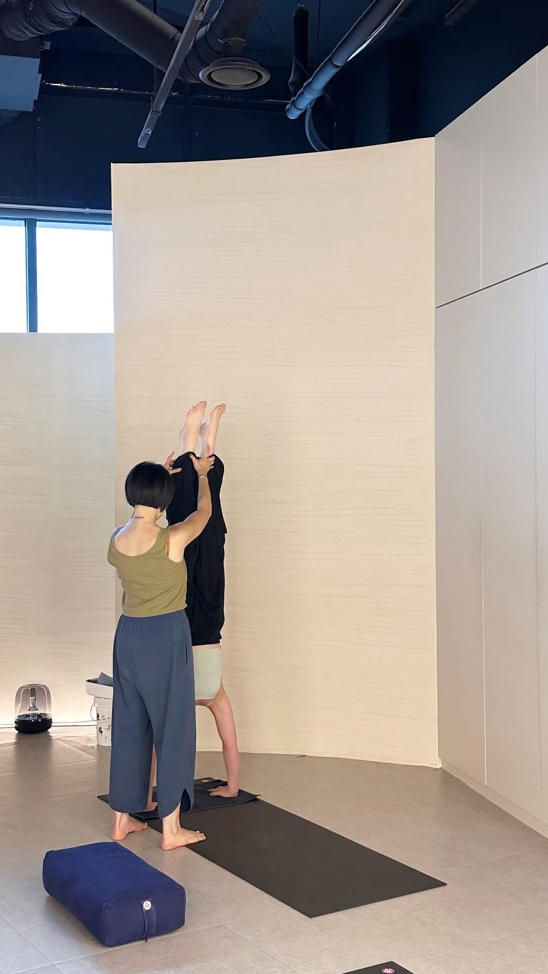 yoga.twohands 게시물 이미지: #수원하타심화
7월 동안 희진선생님의 저녁 80분 하타 심화 수업에서는...