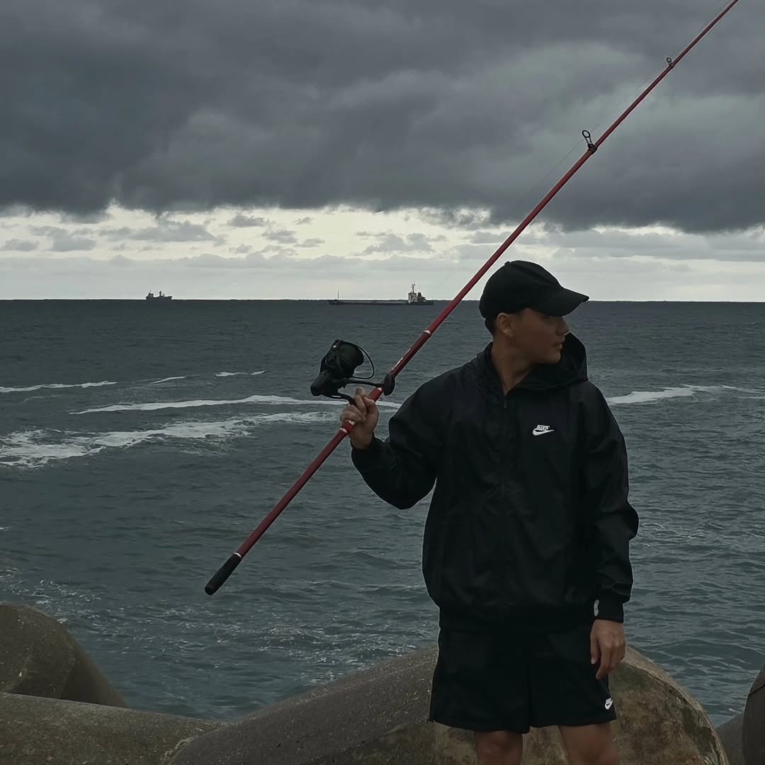Photo shared by 요가지몽 on September 13, 2025 tagging @nikeseoul. May be an image of 1 person, fishing, fishing rod, outdoors and text.