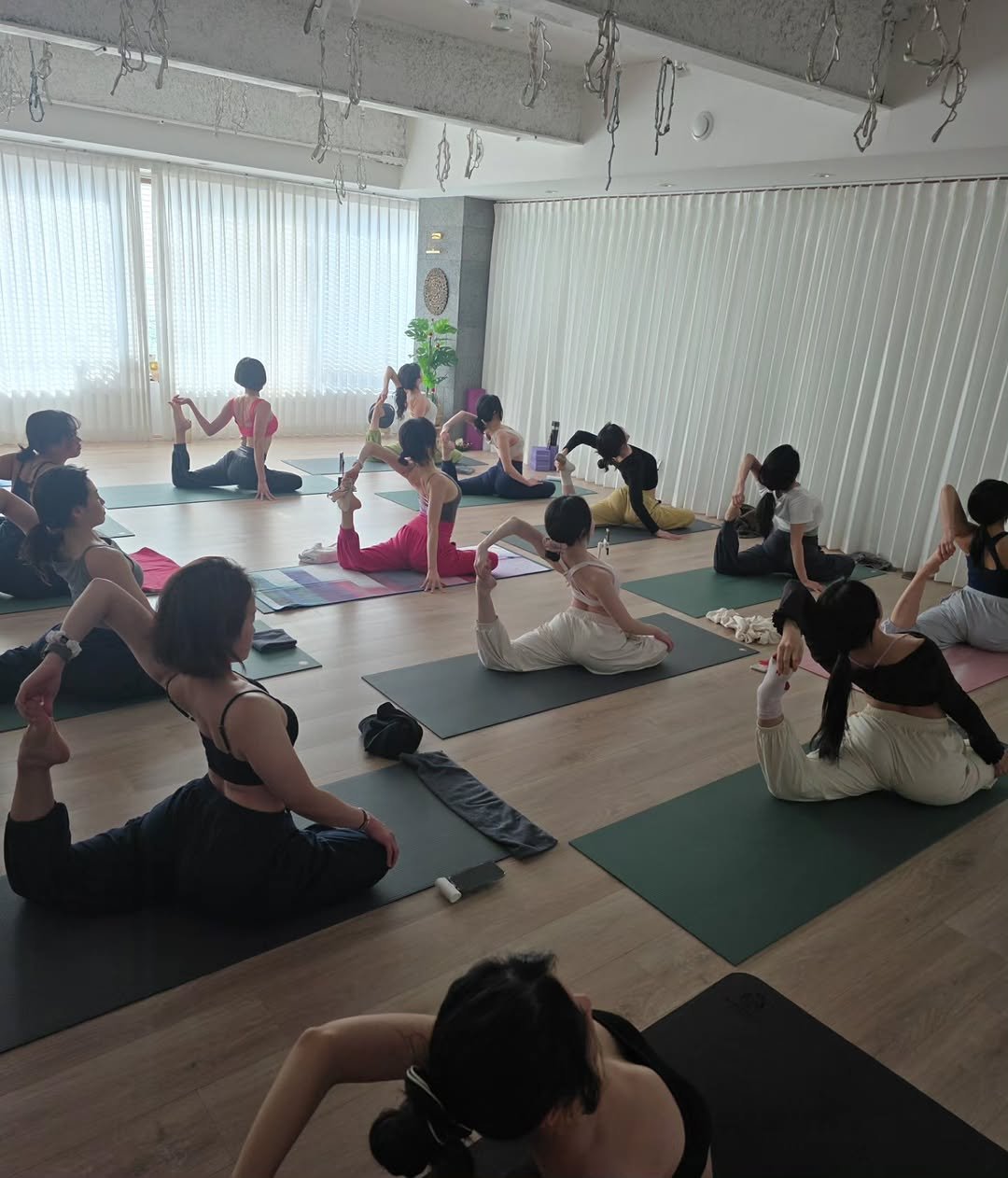 Photo by 요가지몽 on January 02, 2026. May be an image of yoga and text.