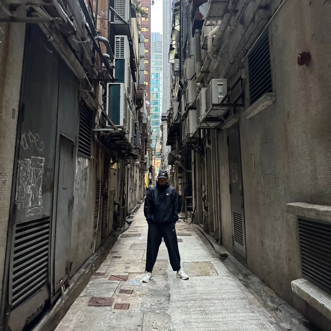 Photo shared by 요가지몽 on November 03, 2025 tagging @nikeseoul. May be an image of street.