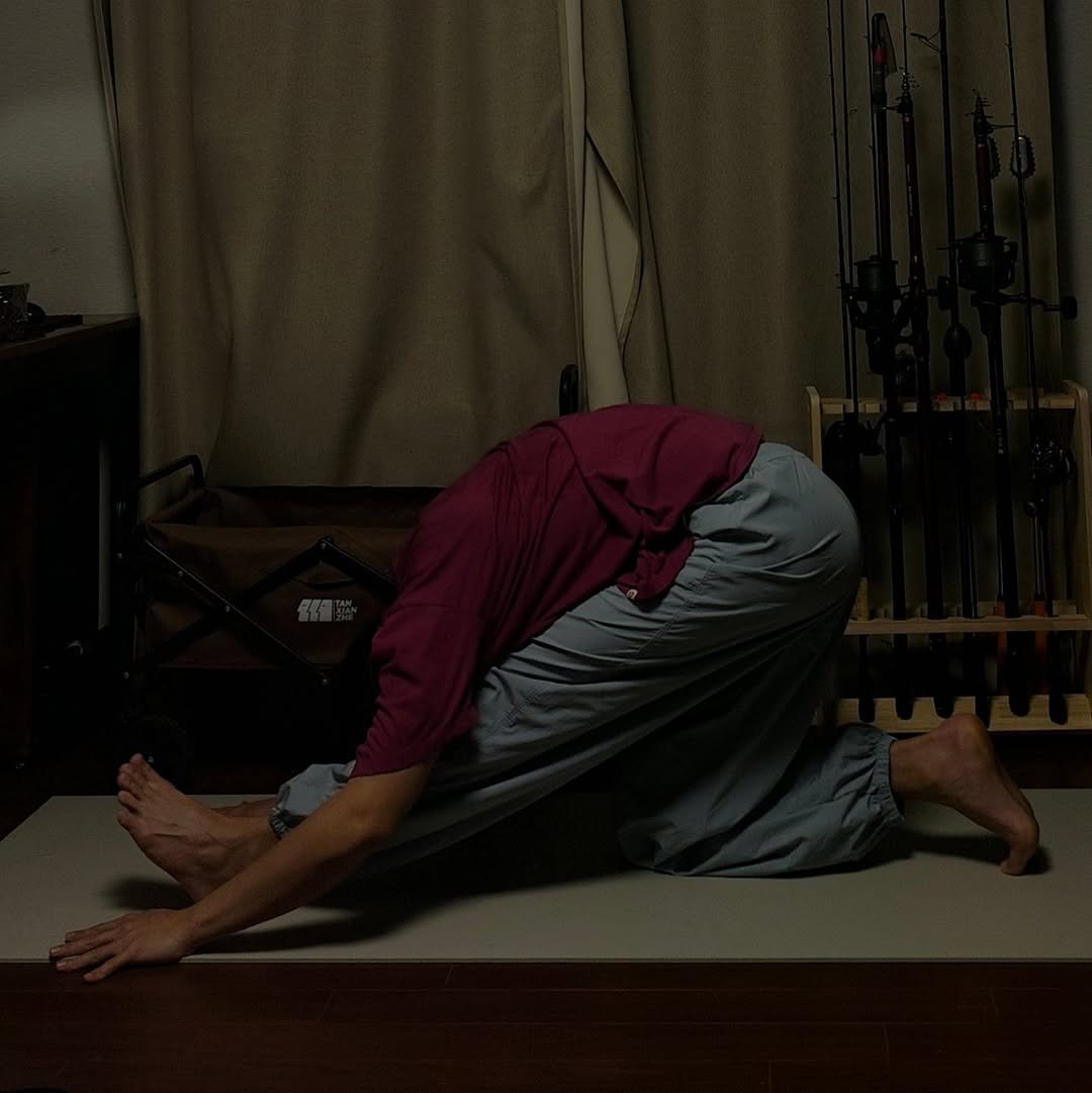 Photo shared by 요가지몽 on February 07, 2026 tagging @budhi_mudra. May be an image of martial arts, yoga and text.