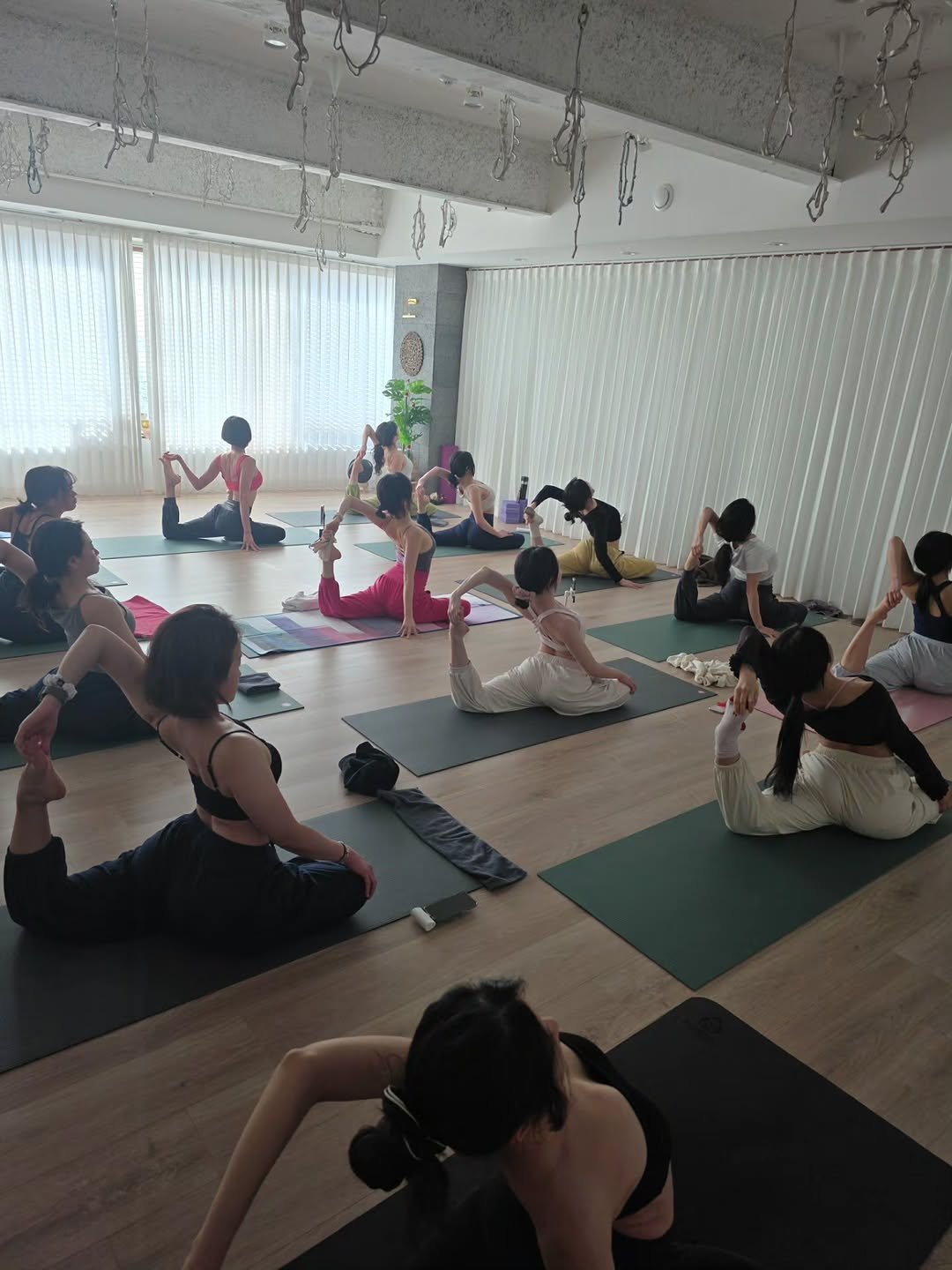 Photo shared by 요가지몽 on January 15, 2026 tagging @yoga_ofheart.