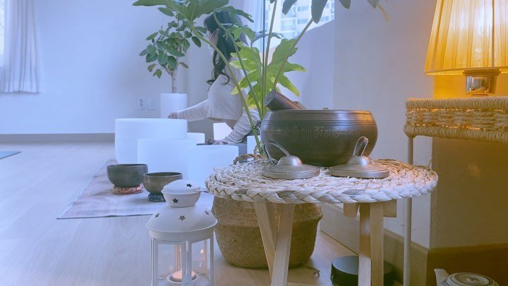yogaroad_seoul 게시물 이미지: 5월의 아침은 정선생님과 함께 인요가&싱잉볼로 편안하게 몸을 깨워내며 시작해보세요...