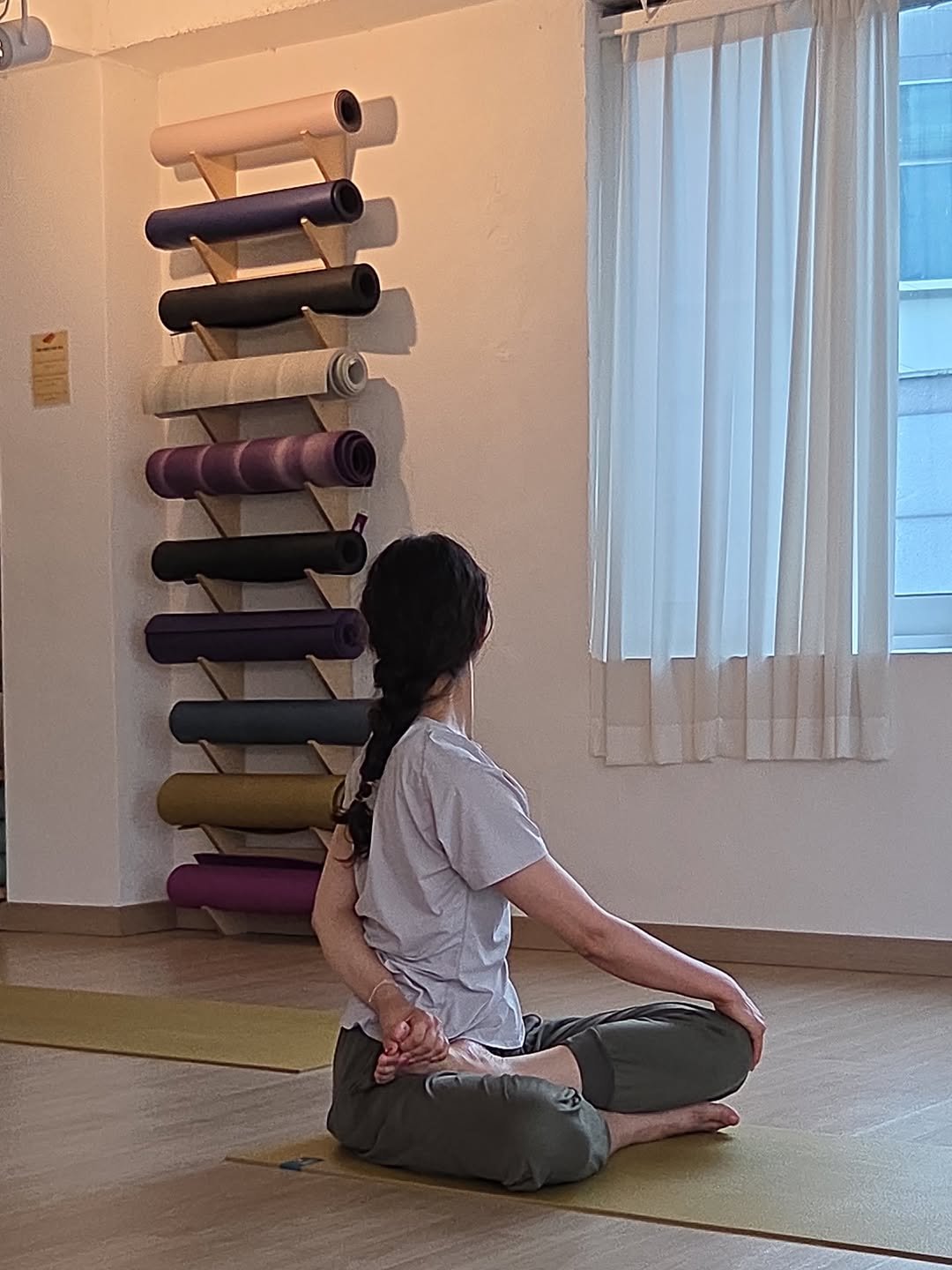 yogaroad_seoul 게시물 이미지: ____

인원이 적은날은 사실은 아쉽기도 하지만🤫
이렇게 한 분 한 분 자세히...