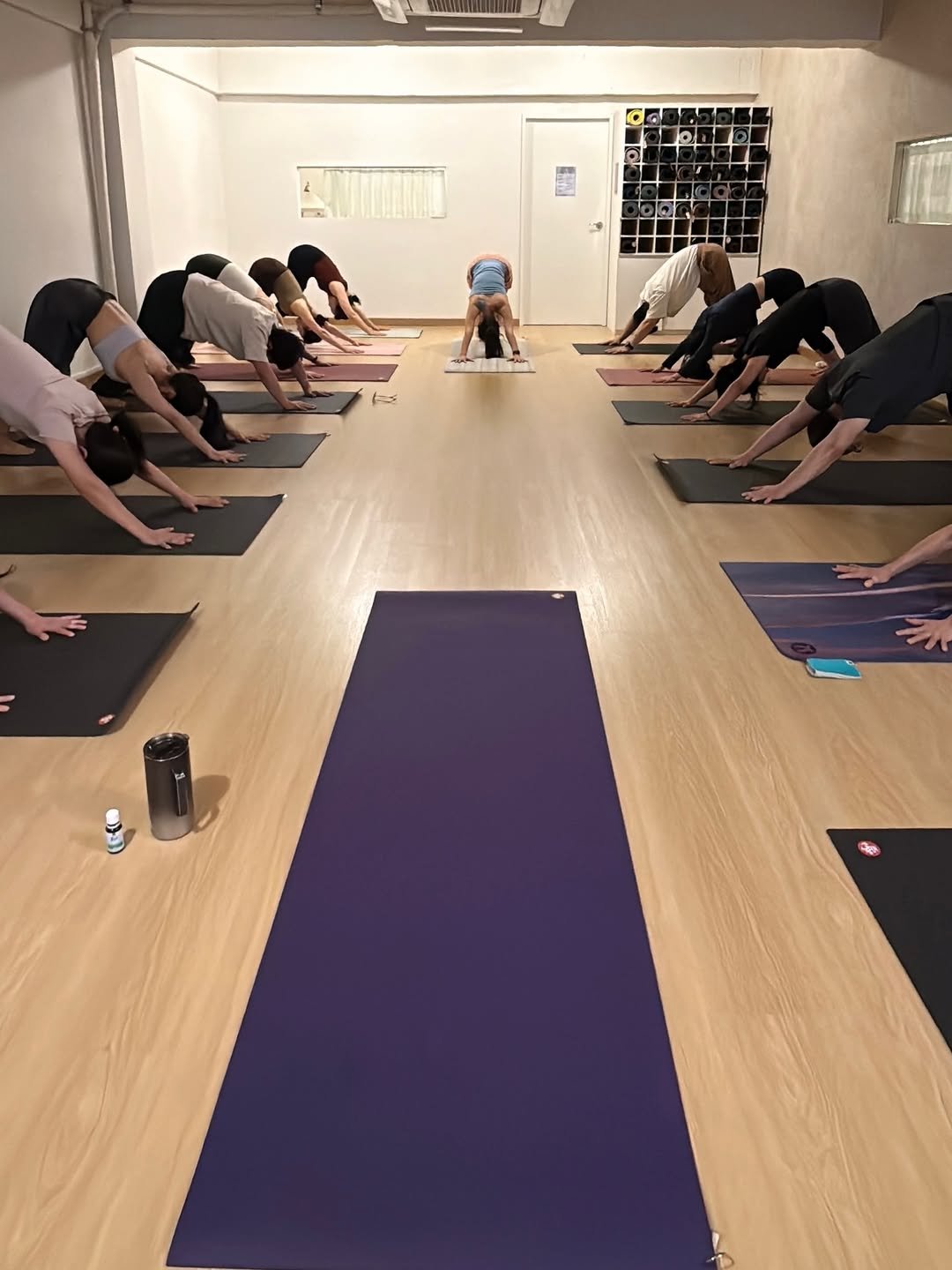 yogaseom 게시물 이미지: 흐름에 몸을 맡기고,
호흡에 마음을 놓습니다.

Y O G A S E O M 

📌...