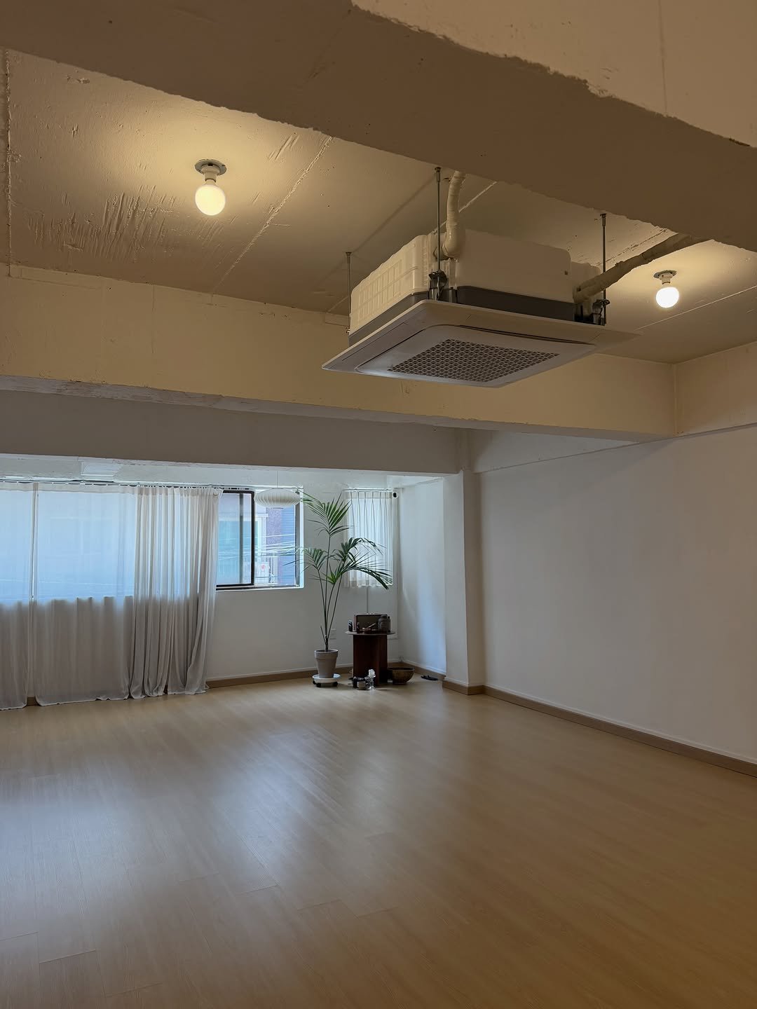 yogaseom 게시물 이미지: 주말을 이용해 요가섬 수련실 냉난방기를 교채했답니다. 더 쾌적한 공간에서...