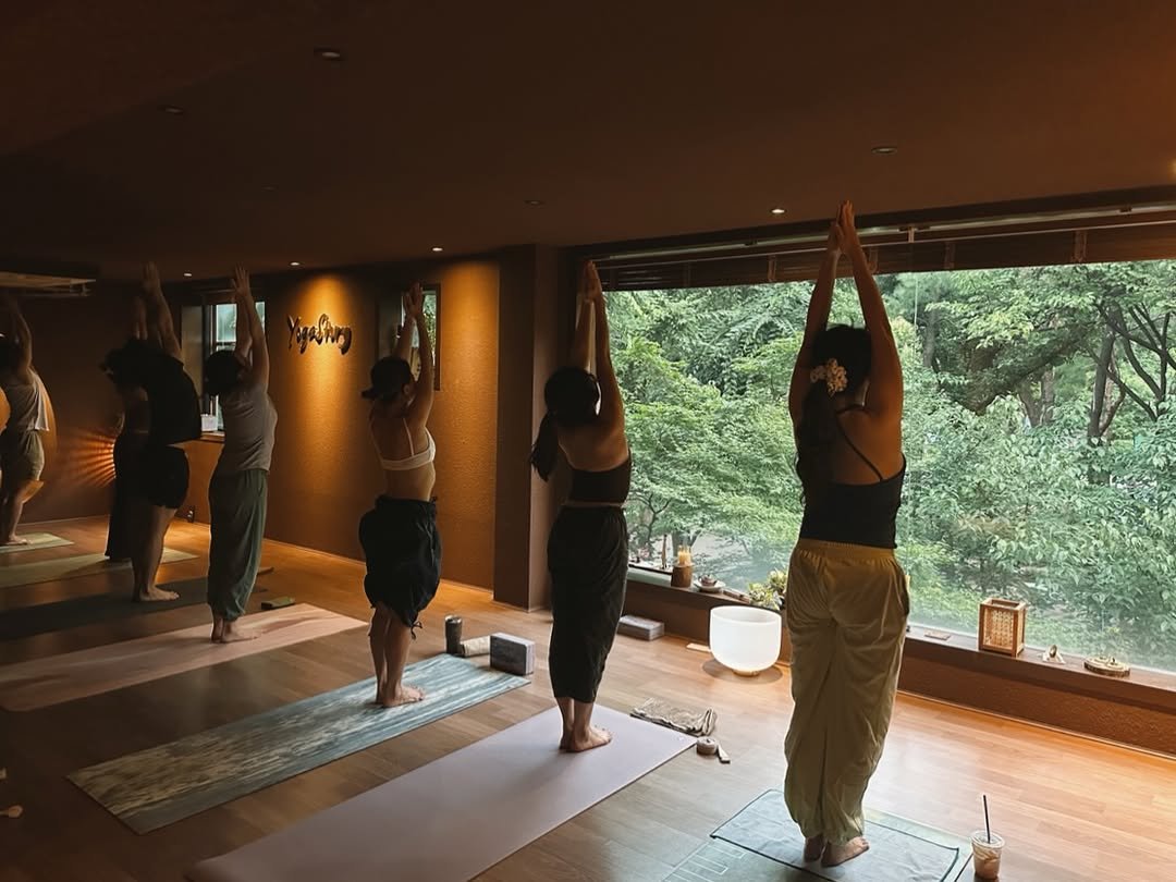 yogastory_official 게시물 이미지: 사랑은 상대를 있는 그대로 바라보게 하고, 불안은 상대를 내 두려움으로 바라보게...