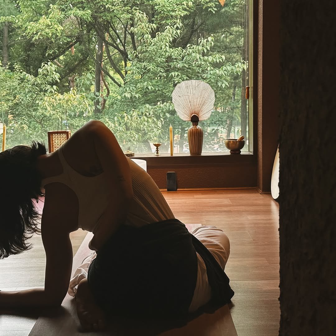 yogastory_official 게시물 이미지: “ 믿음 ” 은 단순 확신이 아닌 불확실한 상황임에도 불구하고 본인이 믿는 것들을...