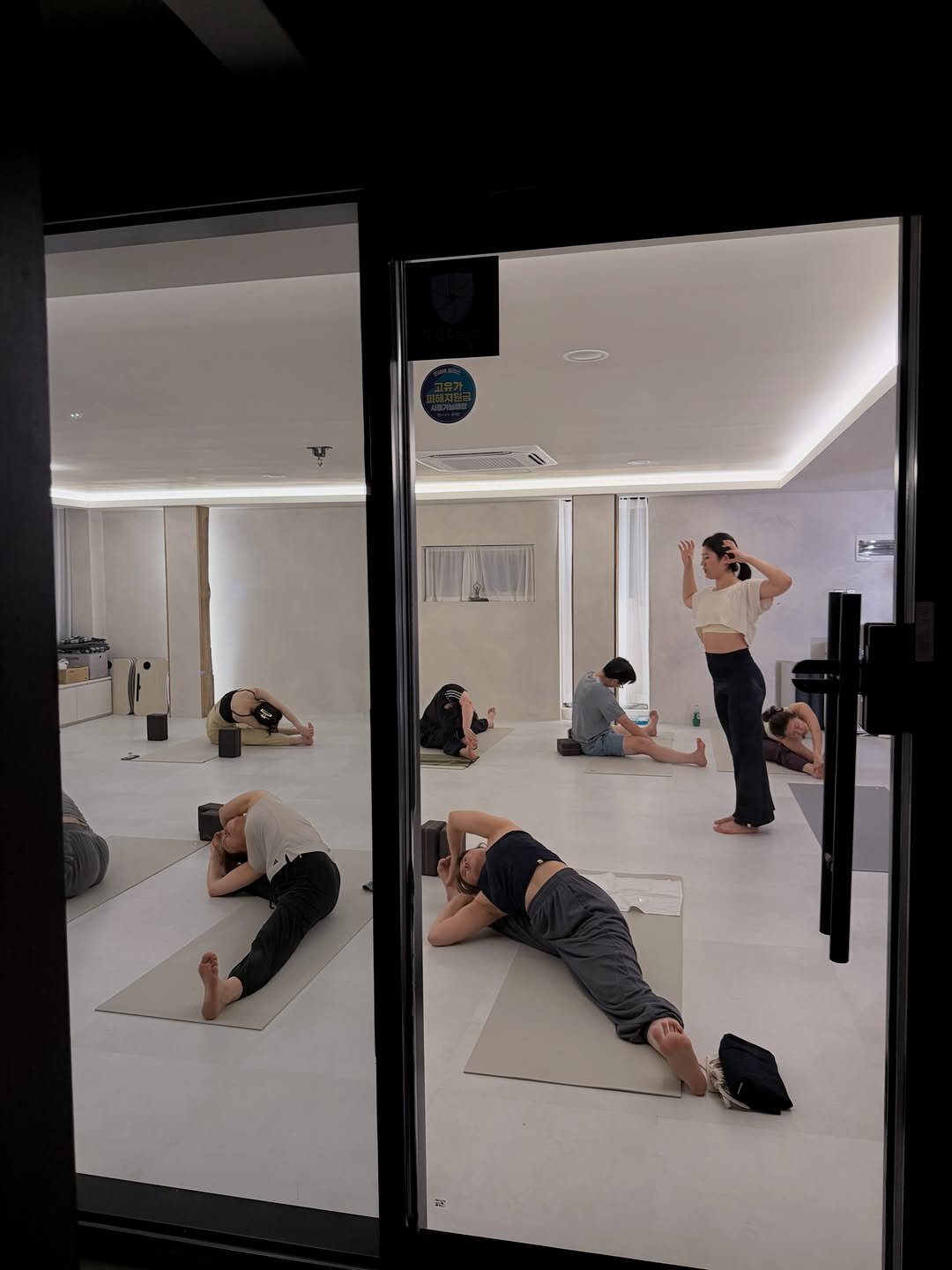 yogawave_insta 게시물 이미지: 영지 선생님 수업이 시작되었어요😀✨

몇년간의 해외 생활 후, 복귀한 영지 선생님과...