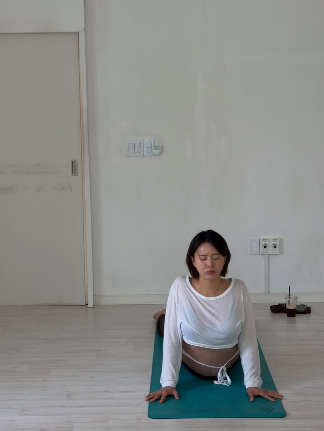 yogini_su_12 게시물 이미지: -

36w 수련 일기🩵
몸이 말을 안 듣지만 그냥 매트 위서 움직일 수 있다는
그...