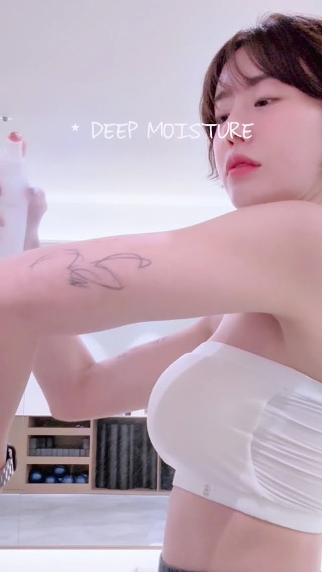 yogini_su_12 게시물 이미지: #제품제공 #not4u #낫포유

손에 남는 끈적거림, 바디로션이 스며들때까지...