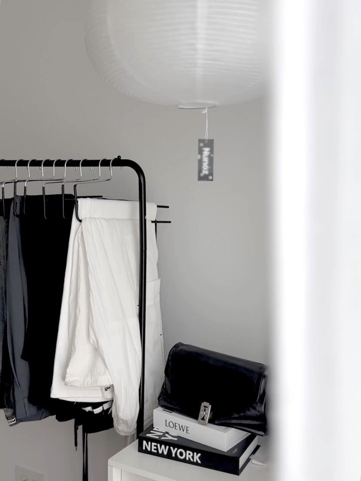 yom2_zip 게시물 이미지: 광고 | 바지덕후가 추천하는, 바지정리방법👖

집게 옷걸이는 집게자국 나서
다른...