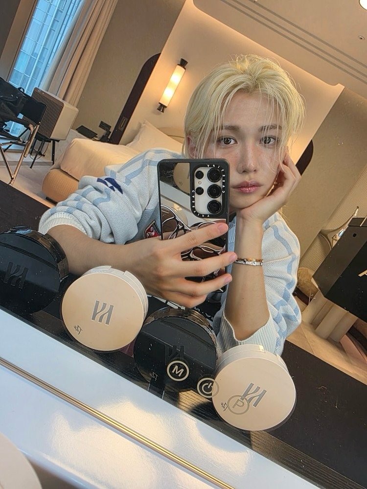 Photo by Felix on August 27, 2025. May be an image of 1 person, blonde hair, bangs and text that says 'И あ M C KI'.
