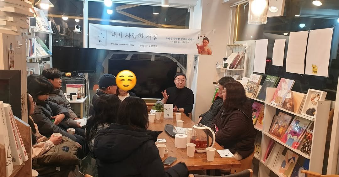 Photo shared by 용서점 on January 21, 2026 tagging @brightfriends_official, and @niraikanai_books. May be an image of one or more people, people studying and text.