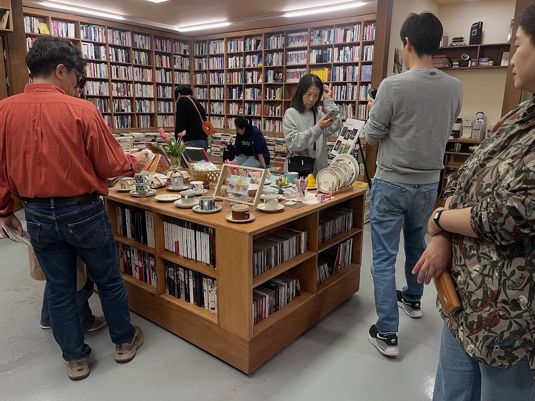 Photo by 용서점 on October 19, 2025. May be an image of book, shelf, newsstand and text.