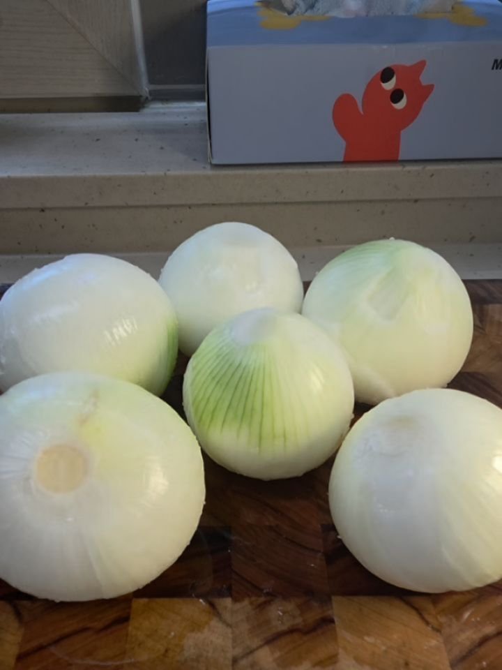 yony_jipbab 게시물 이미지: 햇 양파가 요즘 많이 보이죠?
마트가시면 꼭 집어오세요 ^^ 
정말 맛있는 장아찌...