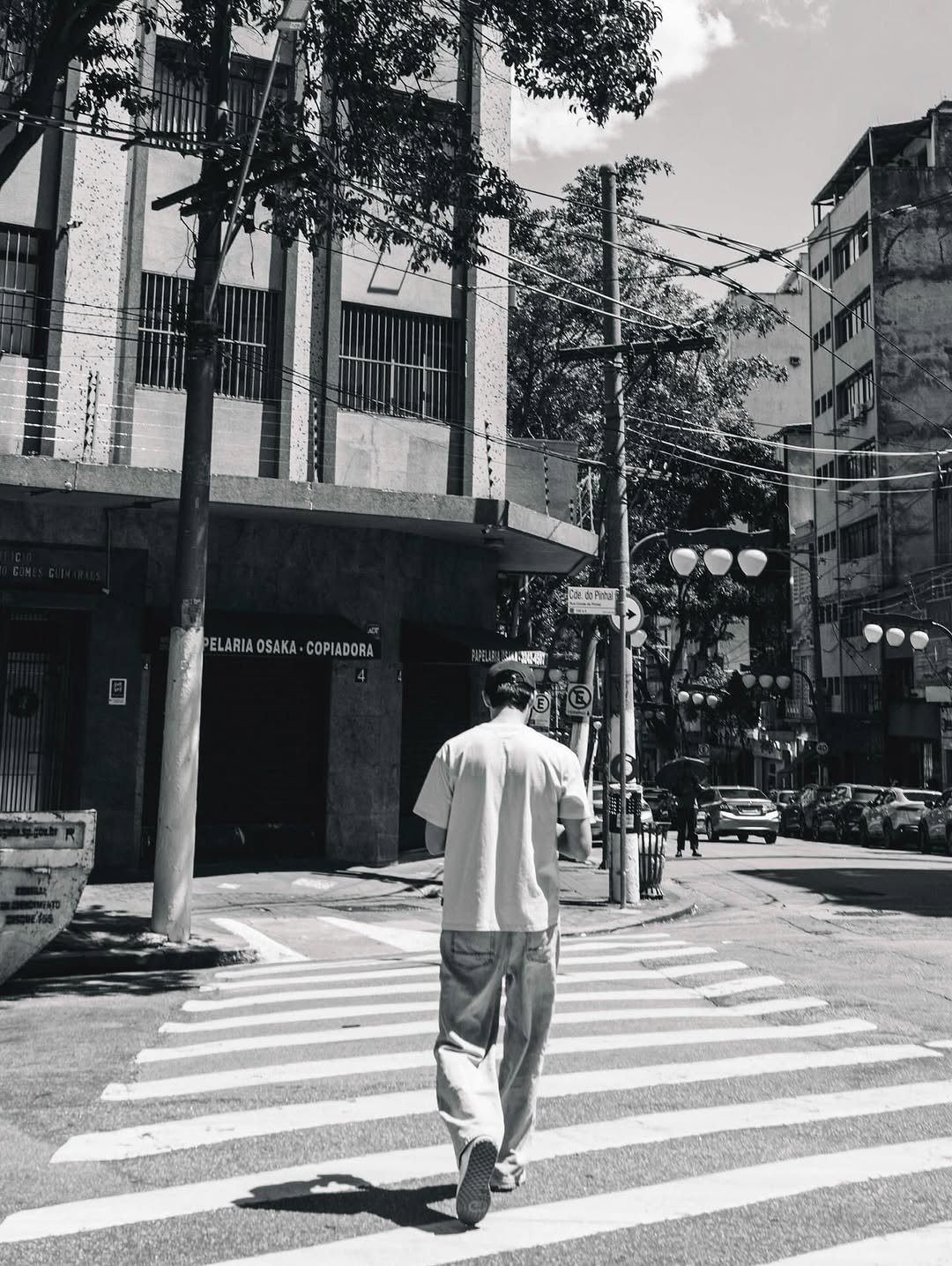 Photo by 유연석 on December 02, 2025. May be a black-and-white image of one or more people, street, buildings and text that says '加oPias PELARIAOSAKA PELARIAOSAKA-COPIADORA ELARIA COPIADORA 番号'.