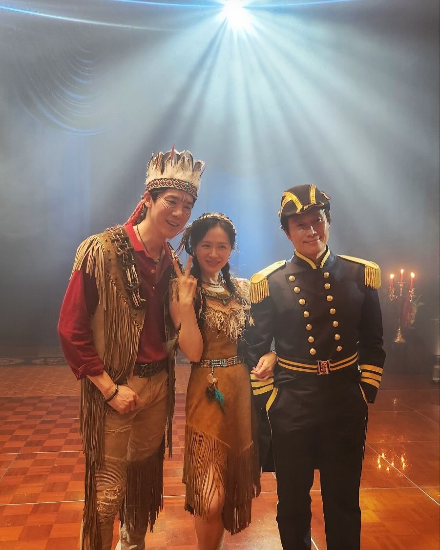 Photo by 유연석 on September 27, 2025. May be an image of costume, barong, headdress and text.