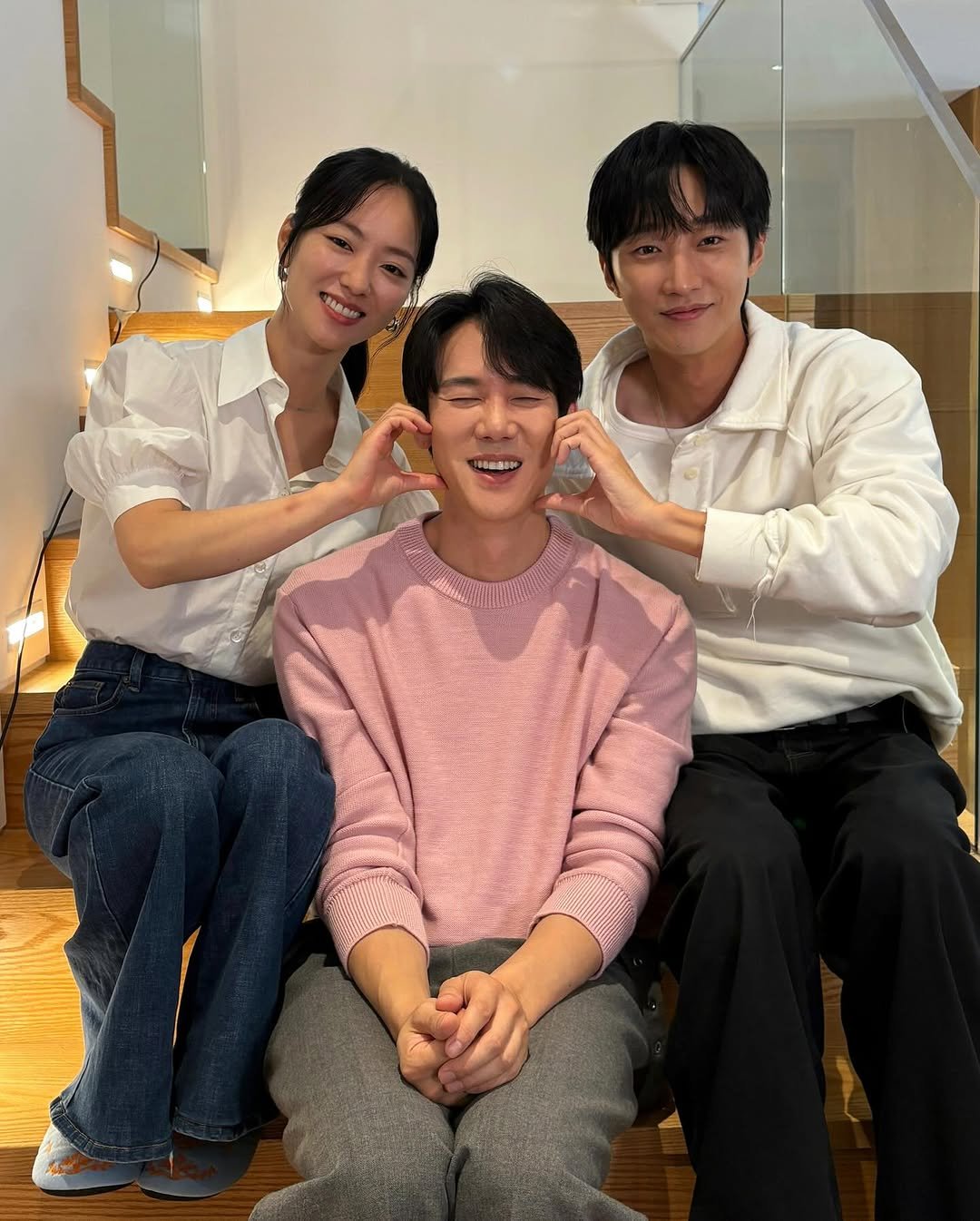 Photo by 유연석 on September 27, 2025. May be an image of one or more people and text.