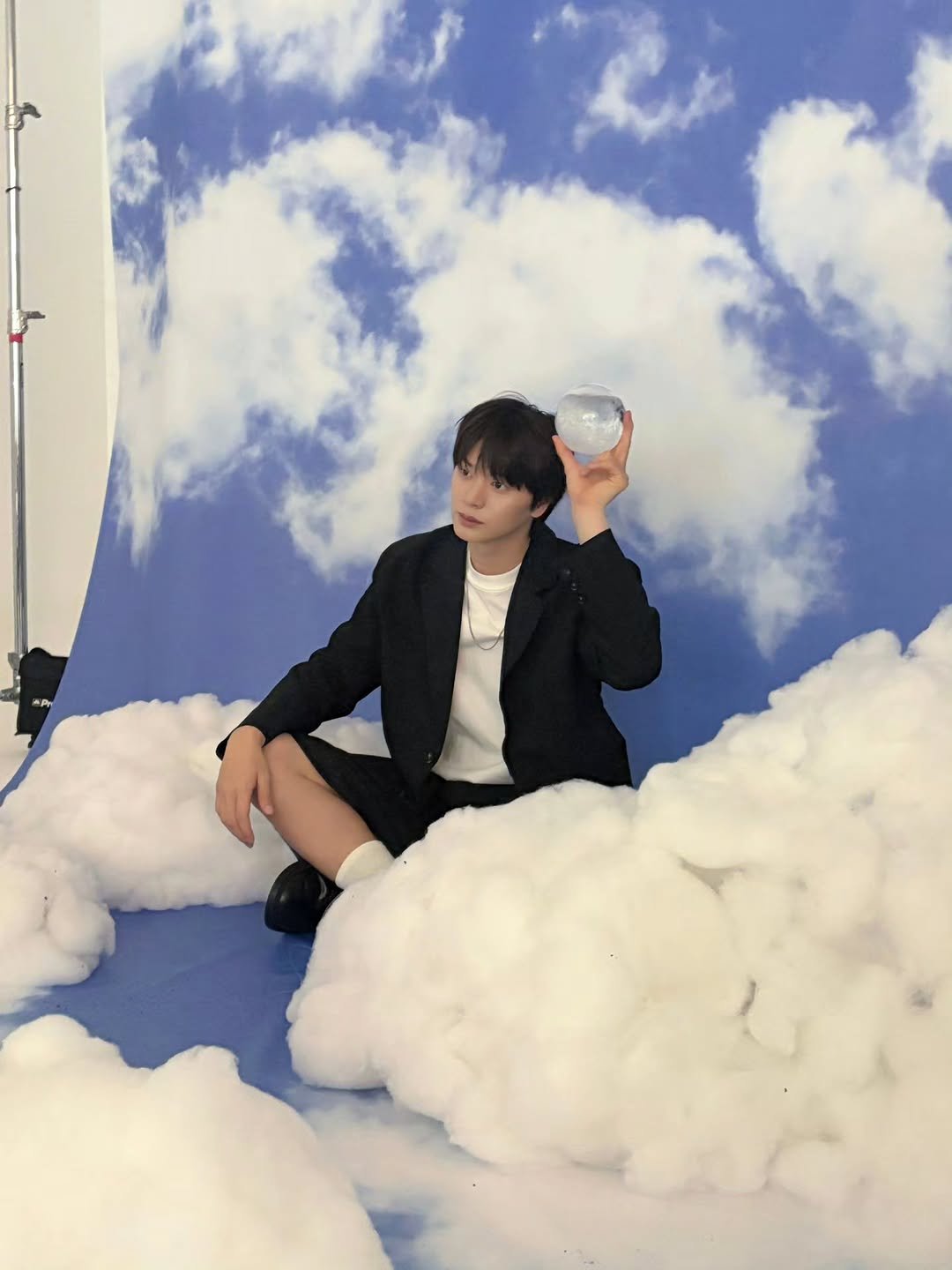 Photo by 육성재 BTOB Melody 3X2 on November 05, 2025. May be an image of cloud and text.