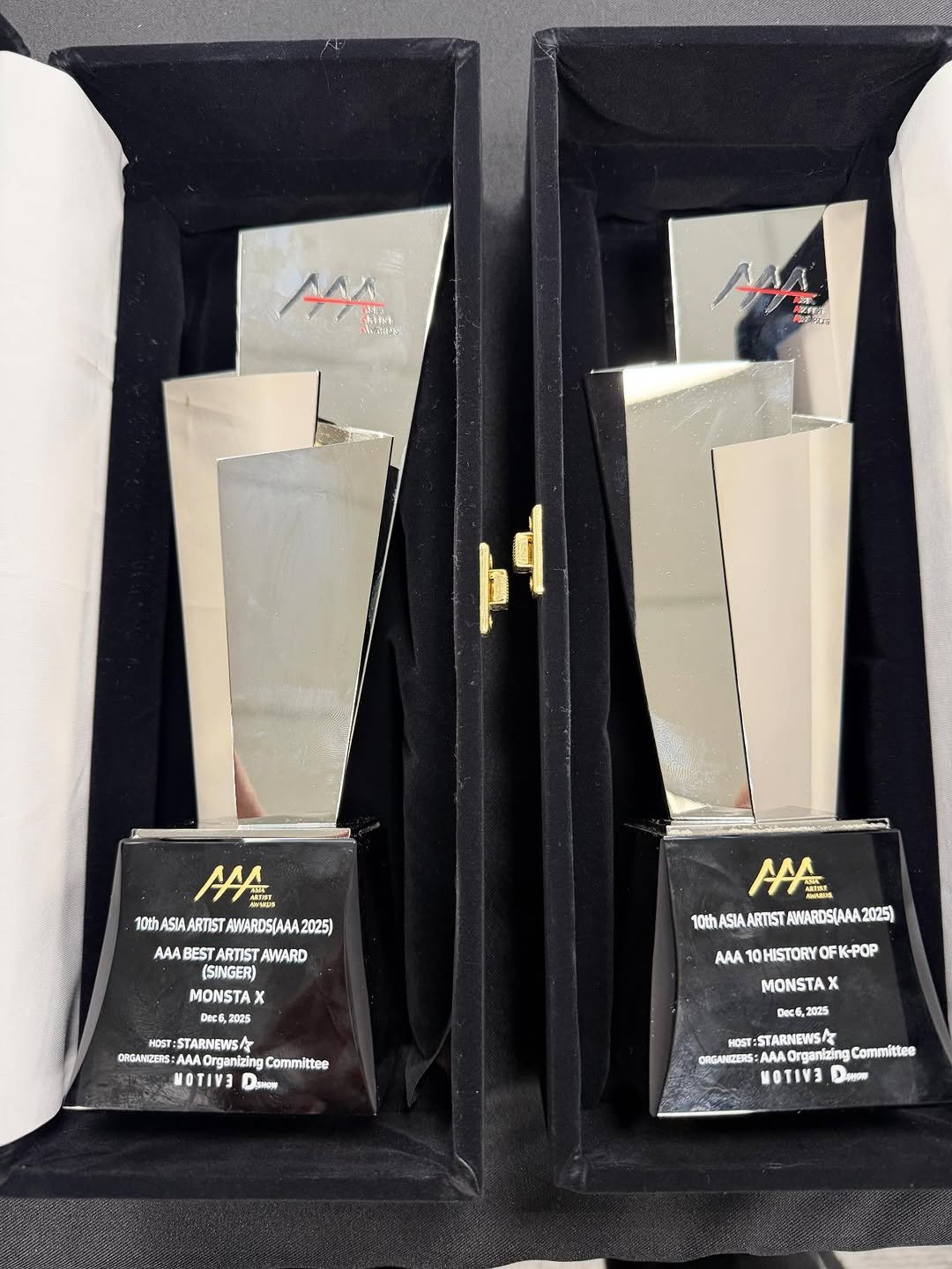 Photo by 기현 Kihyun on December 06, 2025. May be an image of clarinet, coil, battery and text.