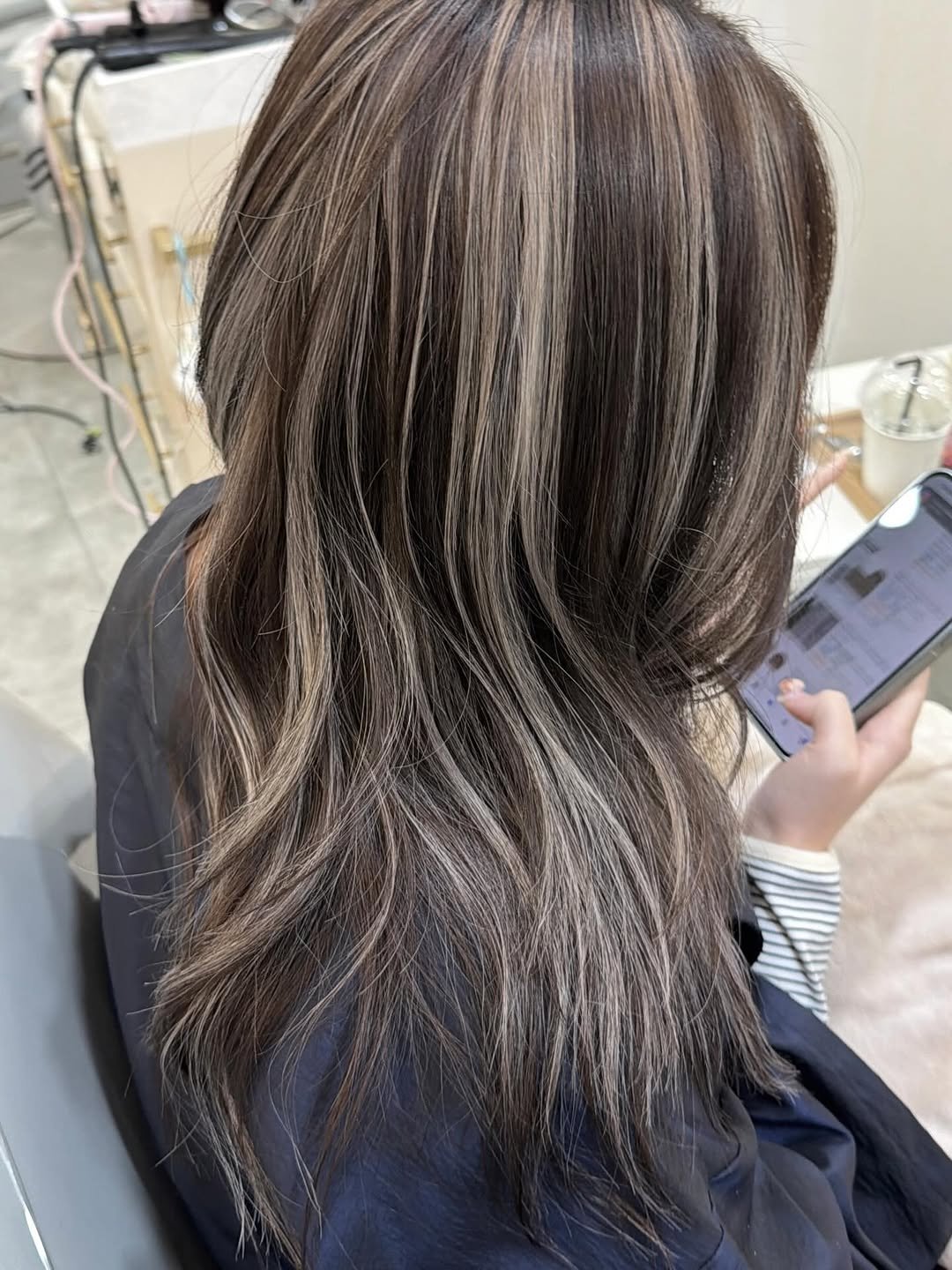 yoon_a_in_ 게시물 이미지: 🌪️ Highlights 🩶

애쉬브라운 x 베이지 컬러의 #발레아쥬컬러...