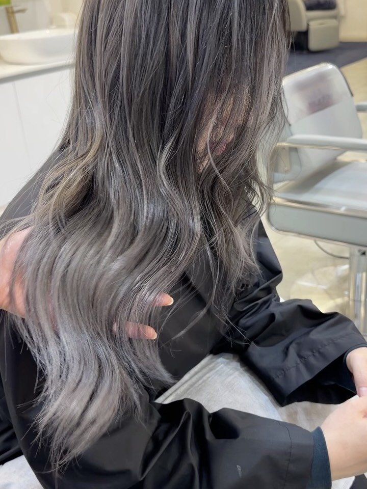 yoon_a_in_ 게시물 이미지: 🌪️ #애쉬옴브레 🩶

뿌리부터 자연스러운 그라데이션
#옴브레발레아쥬...