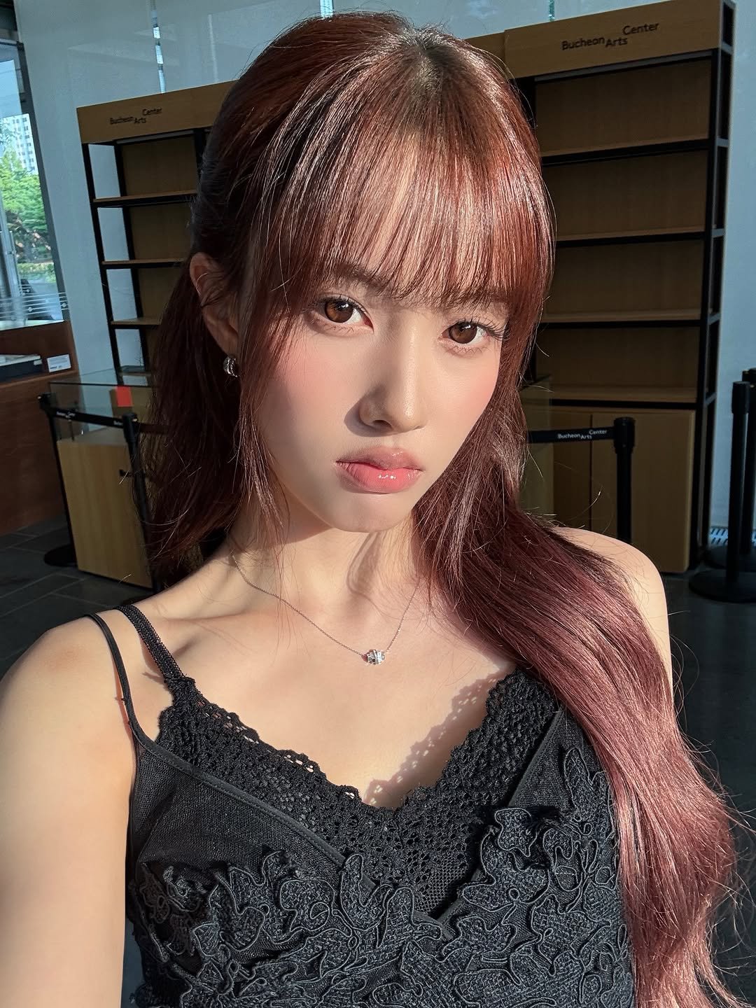 yoon_nxxy 게시물 이미지: BIFAN🖤

멤버들 없이는 처음인 레드카펫..😶‍🌫️

예쁜 드레스...