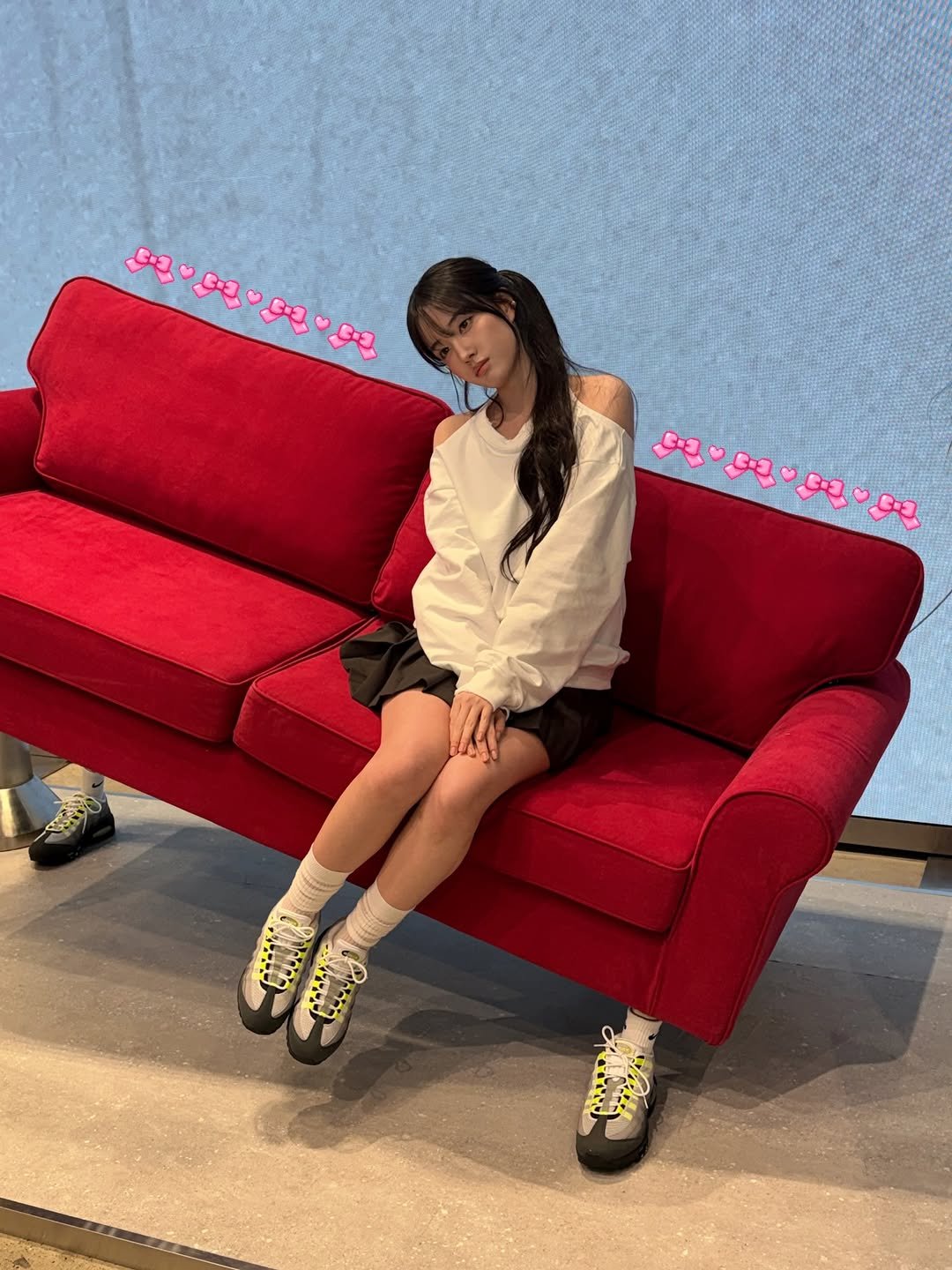 Photo shared by 심자윤 on March 06, 2026 tagging @musinsa.official, @nikeseoul, and @musinsa.store. May be an image of miniskirt and text.