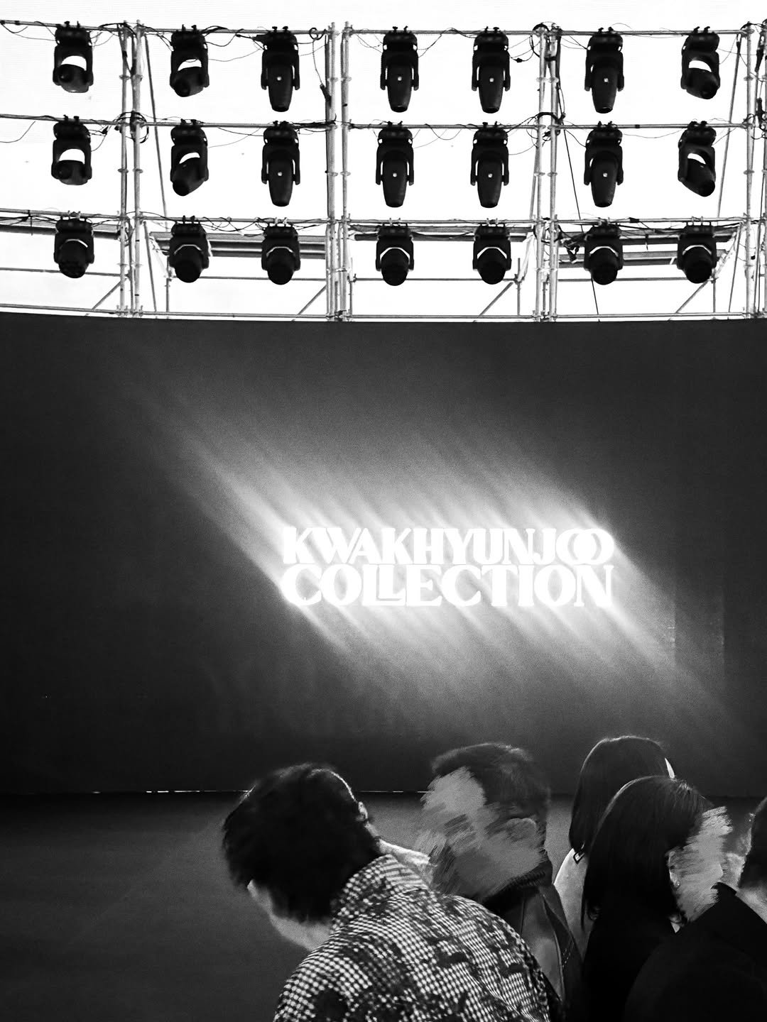 Photo shared by 심자윤 on February 05, 2026 tagging @kwakhyunjoo_collection. May be a black-and-white image of one or more people, crowd and text that says 'KWAKHYUNJO COLECTION'.