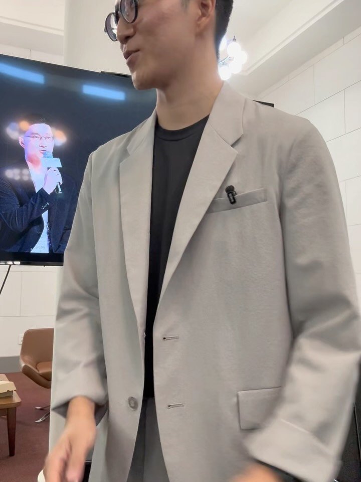 yoon_pt 게시물 이미지: 오늘 하루는 정말 마음이 벅찼습니다.
꽃 선물을 받는 순간 소름이 돋고, 눈물이...