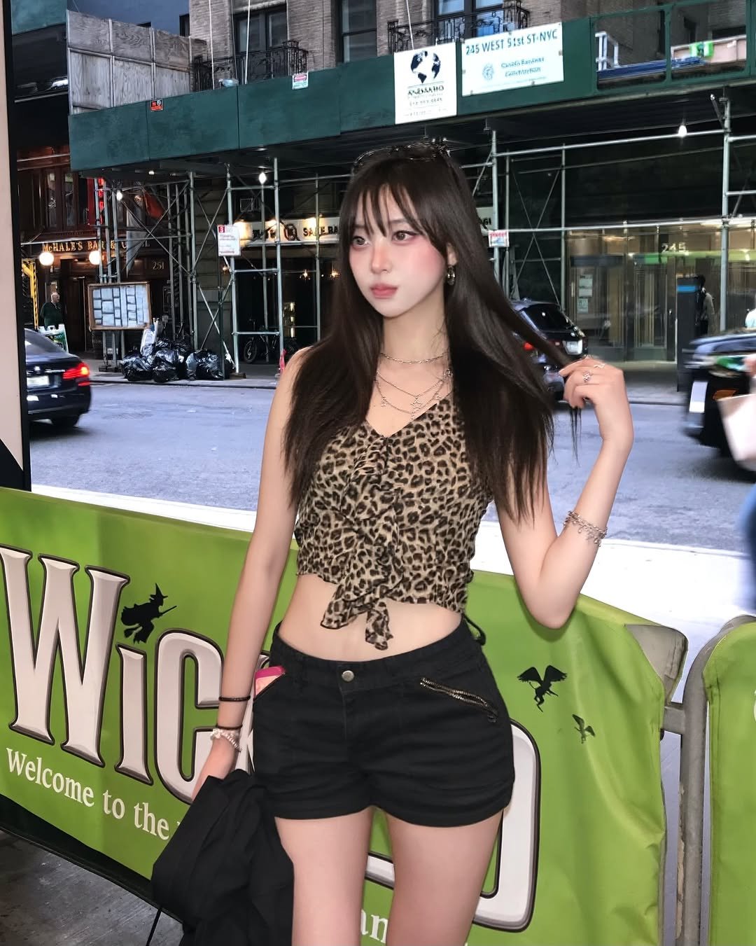 Photo by 최윤또 on September 20, 2025. May be an image of 1 person, hair, shorts, miniskirt, skirt, top and text.